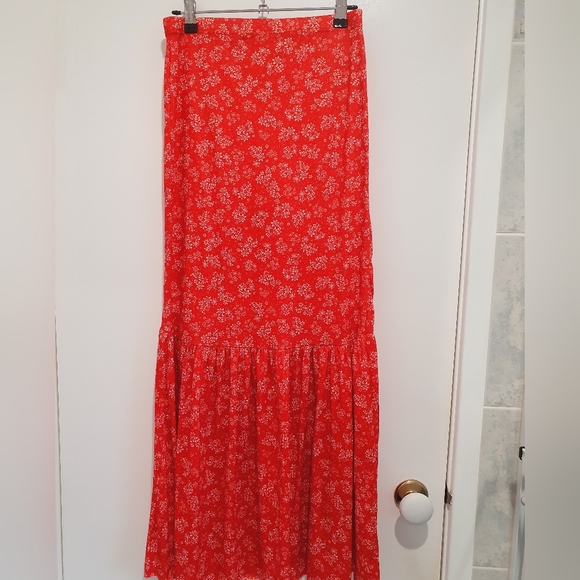 Boohoo size 8 red floral drop hem maxi skirt - Picture 8 of 9